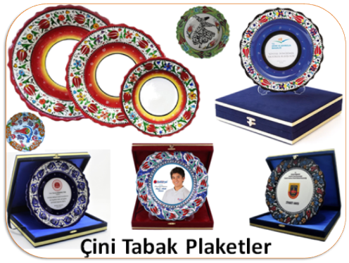 Tabak Plaket Çeşitleri, Metal Tabak Plaketler, Cam Tabak Plaketler, Kristal Tabak Plaketler, Ahşap Tabak Plaketler, Sublimasyon (Baskılı) Tabak Plaketler, Motifli Tabak Plaketler, İşlemeli Tabak Plaketler, Kurumsal Tabak Plaketler, Anı Tabak Plaketleri, Çini Tabak Plaketler, Dekoratif Tabak Plaketler, Kadife Kutulu Tabak Plaketler