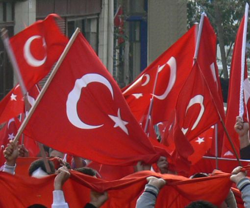 Türk Bayrakları, Gönder Bayrağı, Makam Bayrağı, Masa Bayrağı, Türk Bayrağı Rozetleri, Türk Bayrağı Baskılı Tişört, Türk Bayrağı Baskı, Türk Bayrağı Fiyatları, Türk Bayrağı Satın Al, Sopalı Türk Bayrağı, Alpaka Kumaş Türk Bayrağı, Raşel Kumaş Türk Bayrağı, Sopalı Gösteri Bayrağı, Sopalı Kağıt Türk Bayrağı, Okul Süsleme Türk Bayrakları, Süsleme Türk Bayrakları, İpli Türk Bayrağı, İpli Üçgen Türk Bayrağı, Dizili Türk Bayrağı